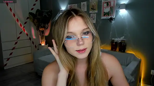 Snapshot of linakorvin chatting on October 29, 2025, 1:21 pm linakorvin online show from October 29, 2025, 1:21 pm