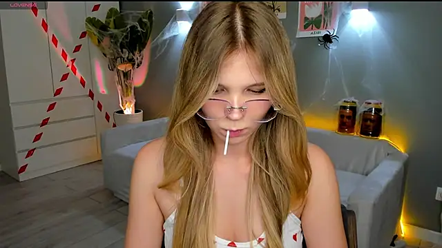 Snapshot of linakorvin chatting on October 27, 2025, 1:23 pm linakorvin online show from October 27, 2025, 1:23 pm