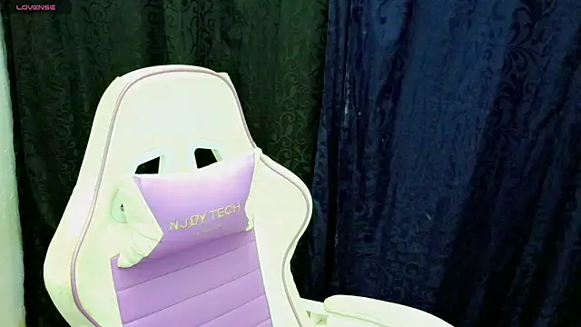 Snapshot of Im_david02 chatting on October 29, 2025, 1:32 pm Im david02 online show from October 29, 2025, 1:32 pm