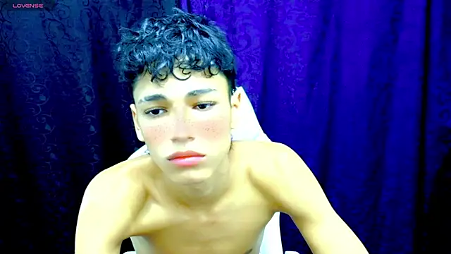 Snapshot of Im_david02 chatting on November 12, 2025, 1:15 pm Im david02 online show from November 12, 2025, 1:15 pm