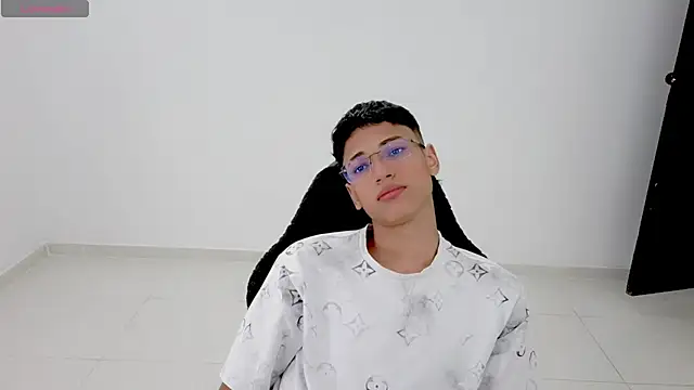 Im david02 online show from April 13, 2026, 12:53 pm