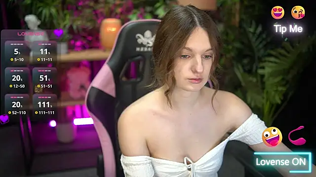 Snapshot of xoxo_molly chatting on December 15, 2025, 8:36 pm xoxo molly online show from December 15, 2025, 8:36 pm