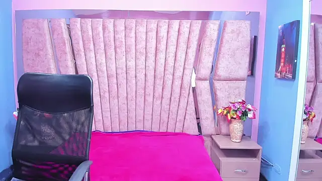 Snapshot of sarah_sweett_ chatting on October 6, 2025, 1:23 pm sarah sweett online show from October 6, 2025, 1:23 pm