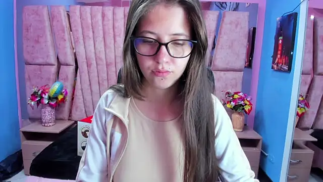 sarah sweett  online show from March 19, 2026, 2:06 pm