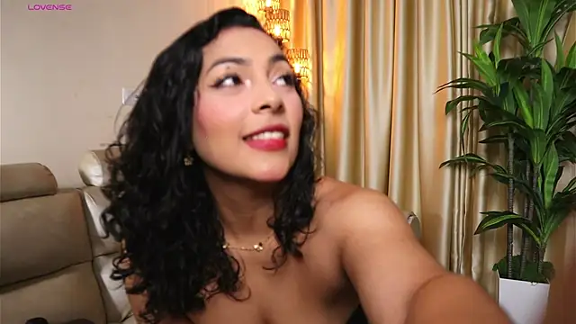 Snapshot of JulianaPons chatting on July 21, 2026, 9:16 pm JulianaPons online show from July 21, 2026, 9:16 pm