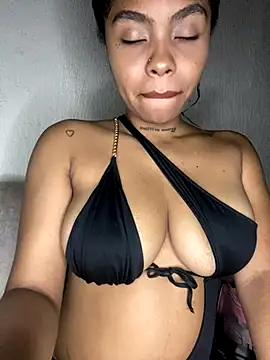 Snapshot of Itanydiorr chatting on December 3, 2025, 6:47 am Itanydiorr online show from December 3, 2025, 6:47 am