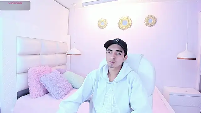 Hottie Guy online show from November 8, 2025, 6:11 pm