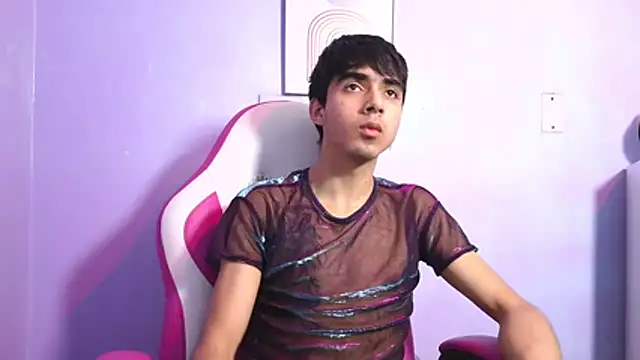 Hottie Guy online show from December 1, 2025, 6:53 pm