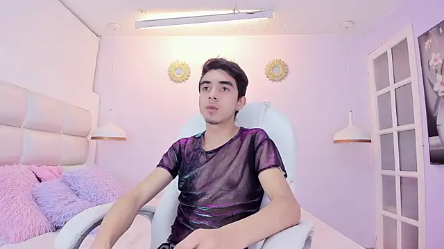 Hottie Guy online show from December 5, 2025, 5:55 pm