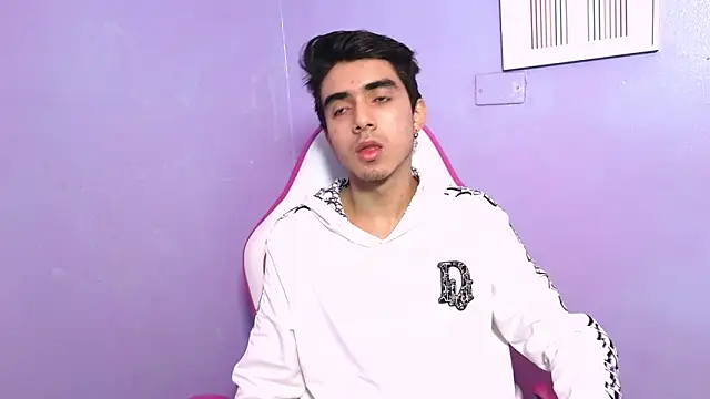 Hottie Guy online show from December 3, 2025, 5:56 pm