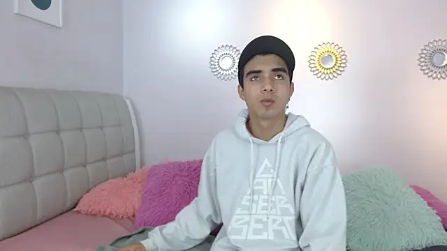 Hottie Guy online show from November 26, 2025, 5:57 pm