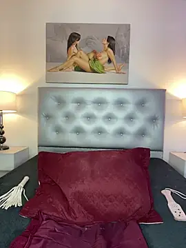 Mariaaam  online show from October 18, 2025, 12:40 pm