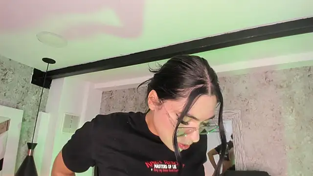 Vanessa Rain  online show from April 17, 2026, 7:17 pm