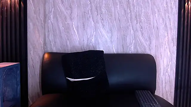 Snapshot of TimmCloud chatting on November 14, 2025, 6:33 pm TimmCloud online show from November 14, 2025, 6:33 pm