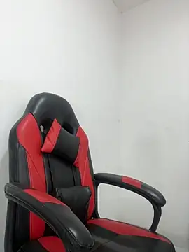 Olivia Rousett online show from November 25, 2025, 8:53 pm