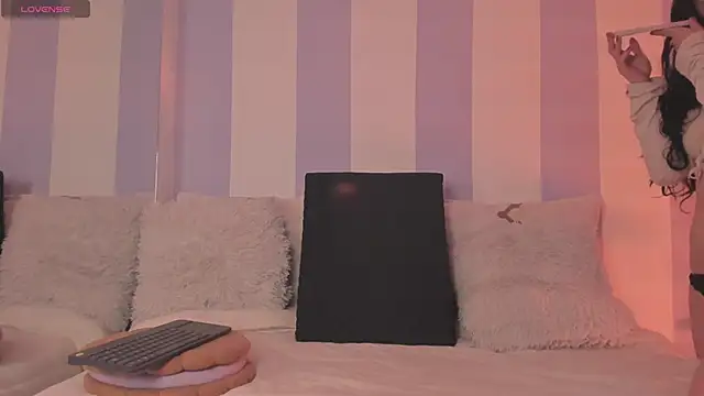 clover tter  online show from December 16, 2025, 12:48 am