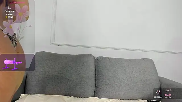 Nahomycarterr online show from April 19, 2026, 11:55 am