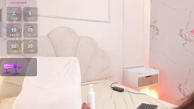 Nahomycarterr online show from April 20, 2026, 11:57 am