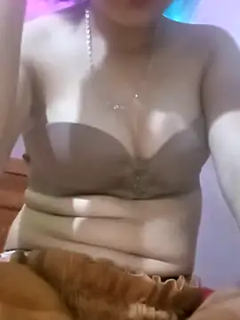 Snapshot of _TranThao_05 chatting on October 13, 2025, 2:40 pm TranThao 05 online show from October 13, 2025, 2:40 pm