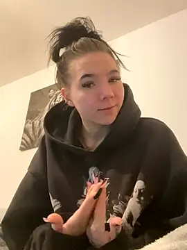 YoungZoexx online show from November 22, 2025, 6:23 am