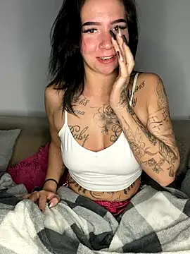 YoungZoexx online show from November 3, 2025, 8:01 pm