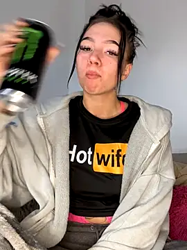 YoungZoexx online show from November 19, 2025, 9:53 am