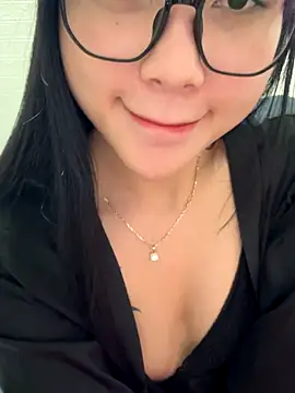 Snapshot of Linh5790 chatting on November 4, 2025, 12:20 pm Linh5790 online show from November 4, 2025, 12:20 pm