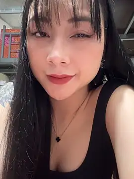 Snapshot of Linh5790 chatting on October 3, 2025, 4:47 am Linh5790 online show from October 3, 2025, 4:47 am