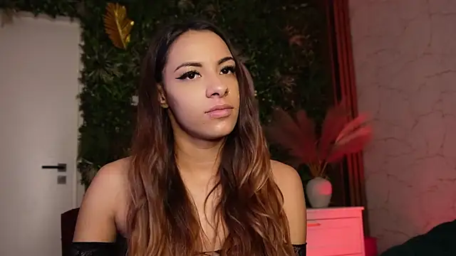 Snapshot of sisi_von_dee chatting on January 5, 2026, 8:45 pm sisi von dee online show from January 5, 2026, 8:45 pm