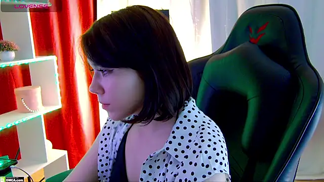 Kelly foox online show from November 17, 2025, 9:46 am