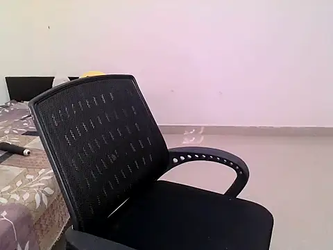 shivani sharma   online show from October 16, 2025, 5:38 am