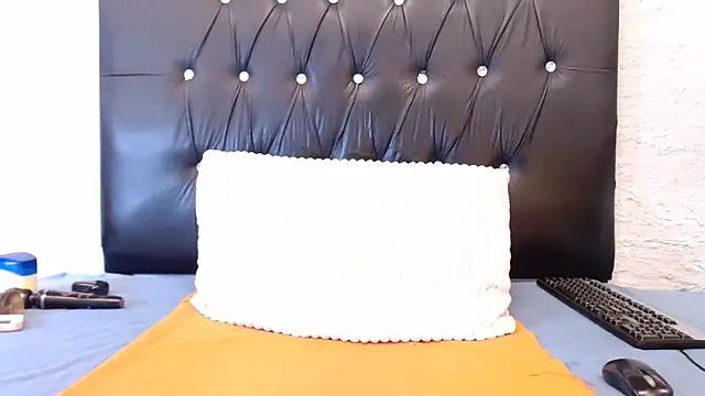 LadyBear2002 online show from April 10, 2026, 5:25 am