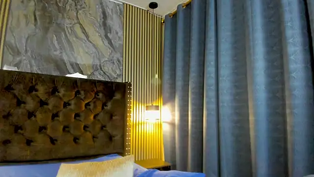 Nikki Vesper online show from April 12, 2026, 4:43 pm