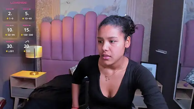 Snapshot of AriaVega chatting on December 3, 2025, 12:04 pm AriaVega online show from December 3, 2025, 12:04 pm