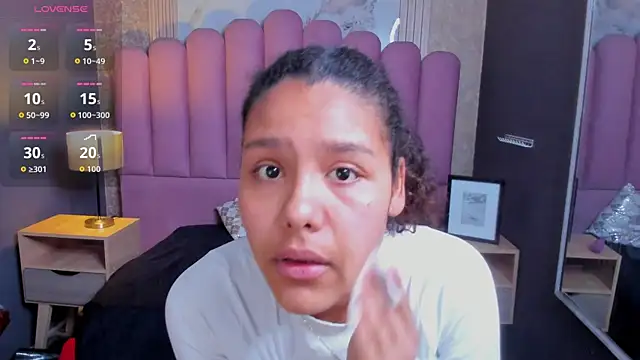 Snapshot of AriaVega chatting on December 5, 2025, 12:37 pm AriaVega online show from December 5, 2025, 12:37 pm