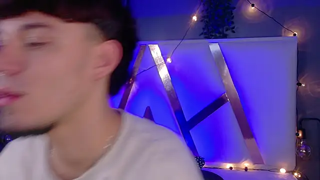 LiamThunder05  online show from November 21, 2025, 3:05 am