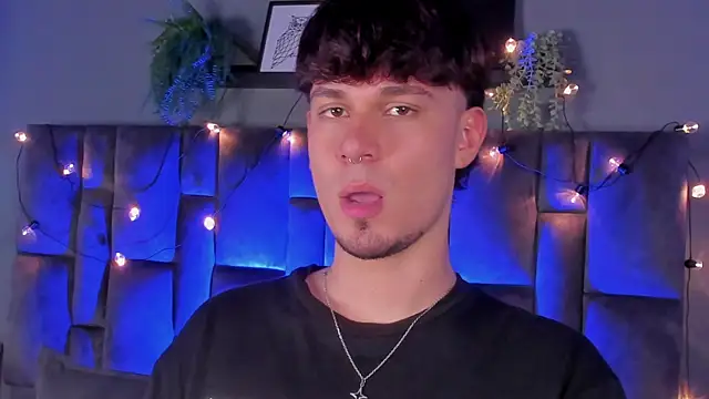 Snapshot of LiamThunder05_ chatting on December 17, 2025, 8:03 pm LiamThunder05 online show from December 17, 2025, 8:03 pm