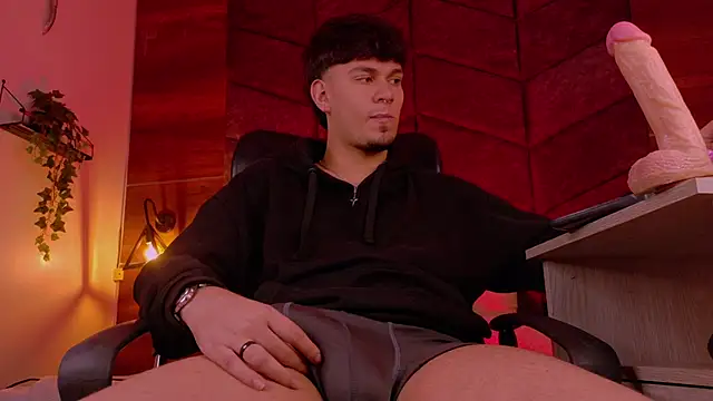 LiamThunder05  online show from November 7, 2025, 2:49 am