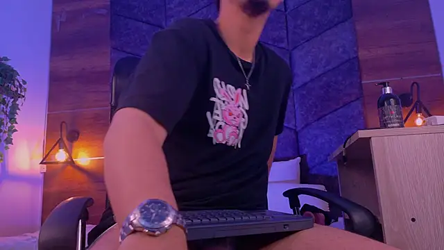 LiamThunder05  online show from November 12, 2025, 3:10 am