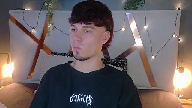 LiamThunder05  online show from December 4, 2025, 7:46 pm