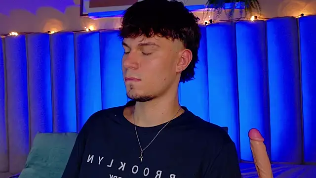 LiamThunder05  online show from November 3, 2025, 3:12 am