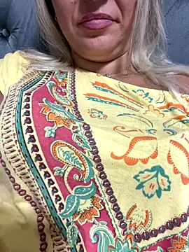 Snapshot of Daiana_Andra chatting on October 12, 2025, 8:54 pm Daiana Andra online show from October 12, 2025, 8:54 pm