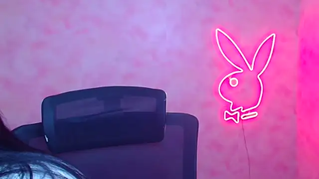 Snapshot of Mona_Esty chatting on December 17, 2025, 6:35 pm Mona Esty online show from December 17, 2025, 6:35 pm