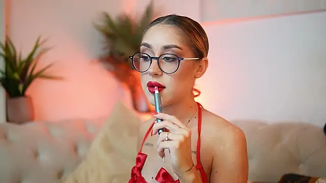 AileenKiss online show from November 11, 2025, 7:19 pm