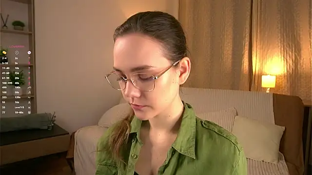 SweetSaraPie online show from April 19, 2026, 6:43 pm