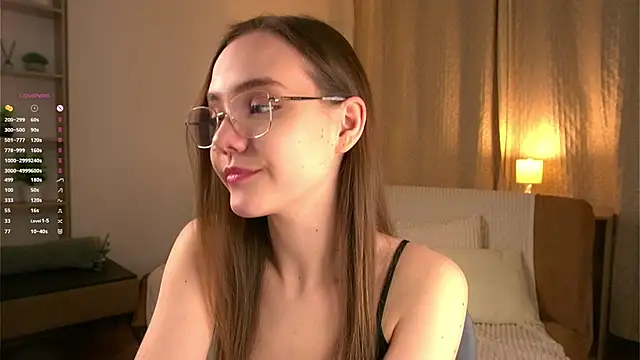 SweetSaraPie online show from April 13, 2026, 6:12 pm