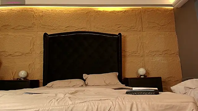 naomi hill1 online show from October 16, 2025, 8:28 pm