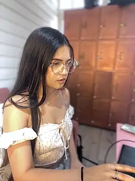 Snapshot of KyliePink_ chatting on October 14, 2025, 2:50 pm KyliePink online show from October 14, 2025, 2:50 pm