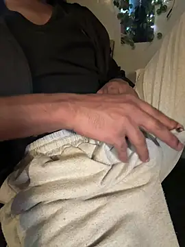 Ujjwallkumar0069 online show from April 20, 2026, 5:54 am