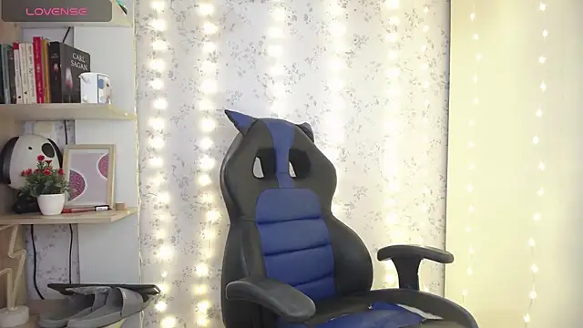 altair w online show from December 5, 2025, 6:28 pm